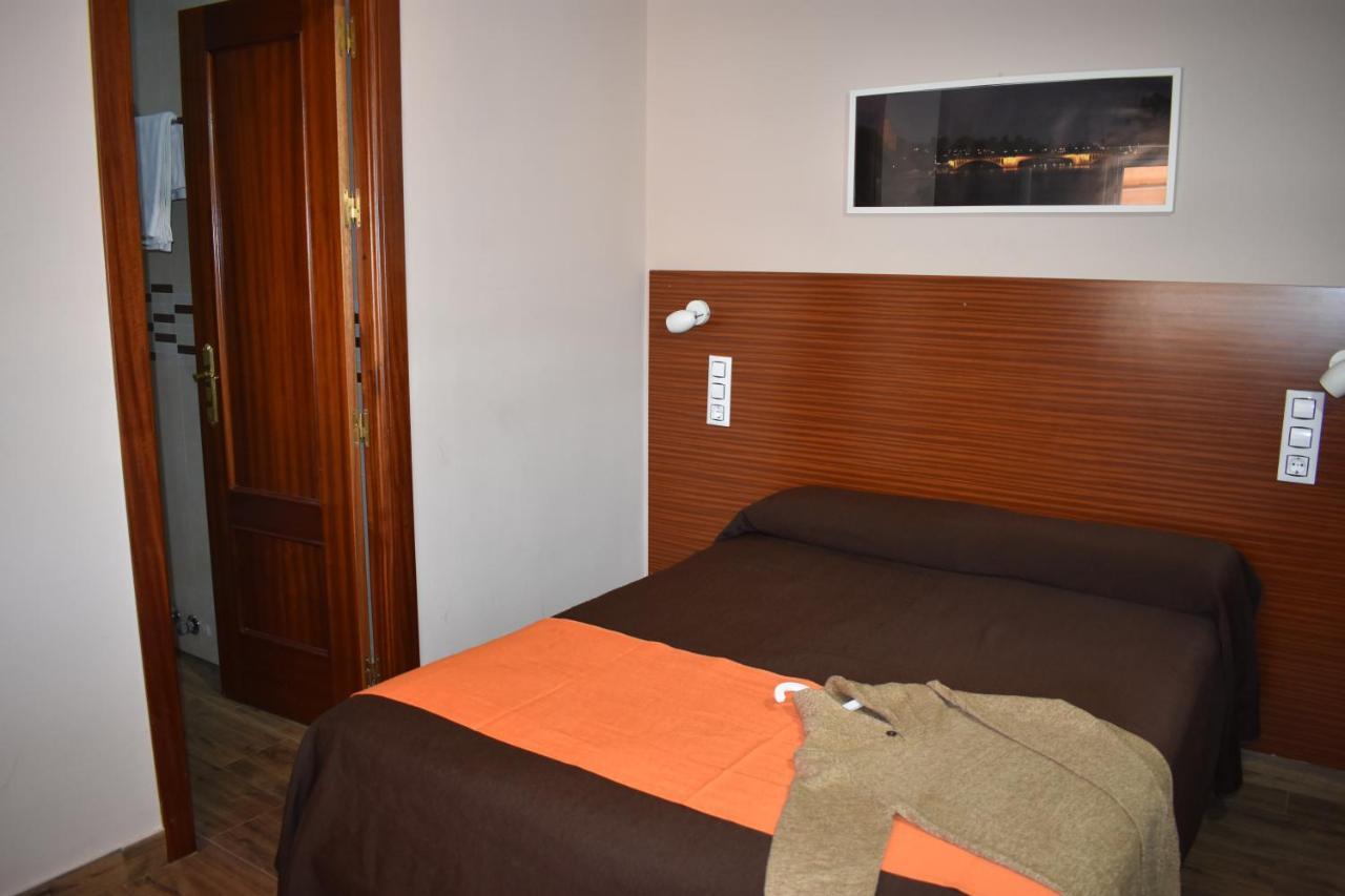 Hostal Alamare Séville Extérieur photo