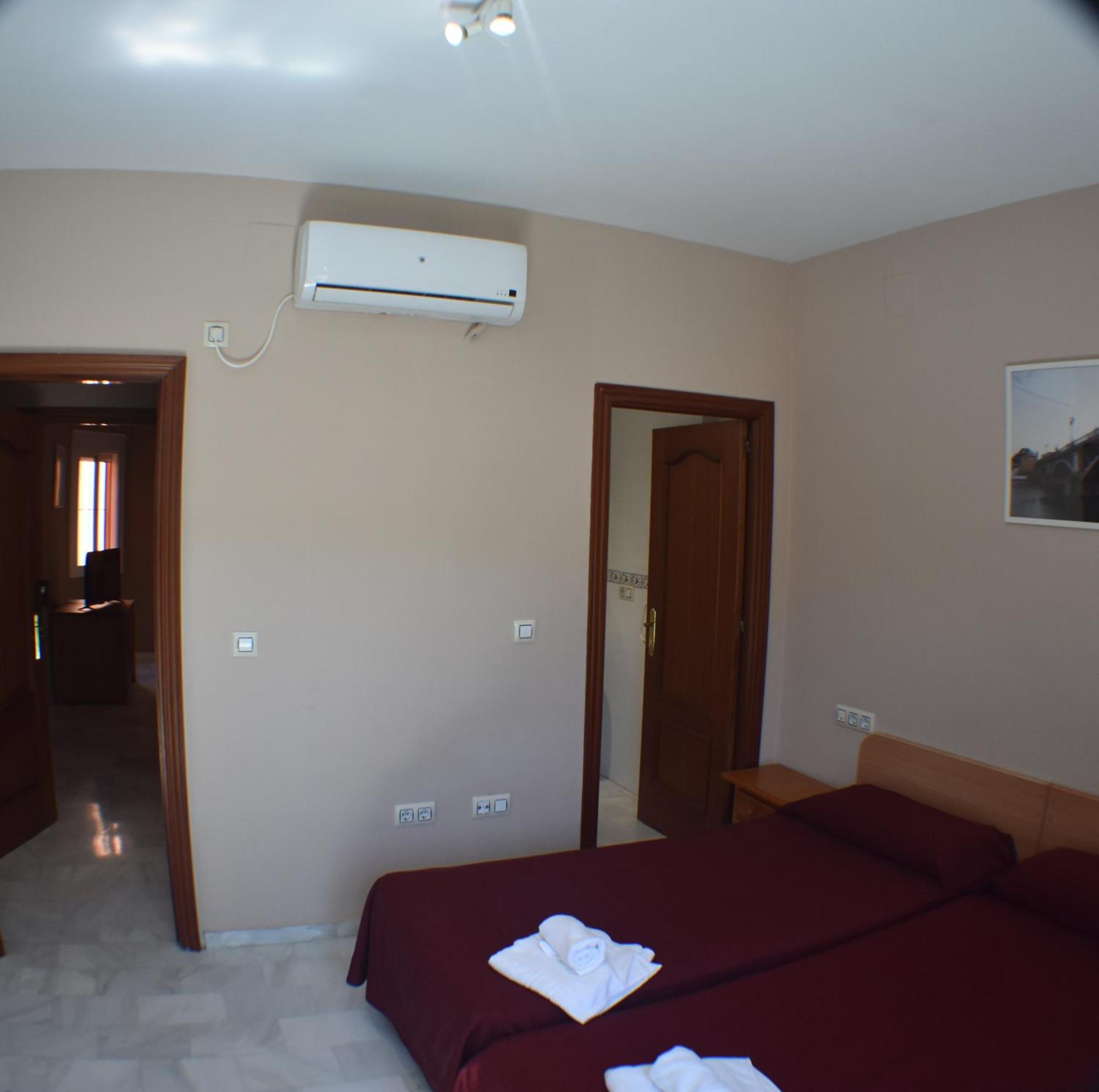 Hostal Alamare Séville Extérieur photo