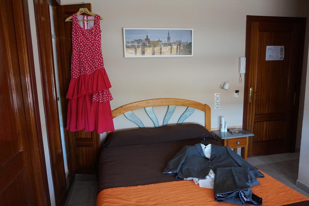 Hostal Alamare Séville Extérieur photo